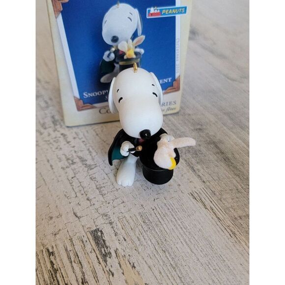 Hallmark Snoopy the Magnificent 2005 ornament Xmas - Picture 3 of 6